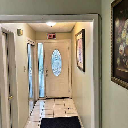 Queen Bedroom Near Sheridan College แบรมพ์ตัน ภายนอก รูปภาพ