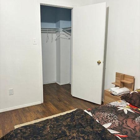 Queen Bedroom Near Sheridan College แบรมพ์ตัน ภายนอก รูปภาพ
